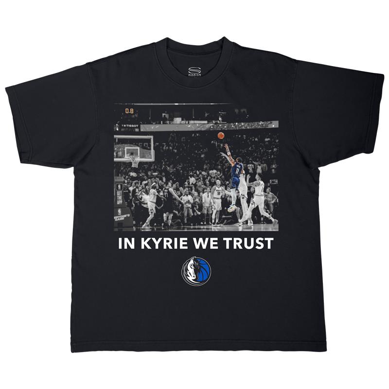 DALLAS MAVERICKS STADIUM ESSENTIALS KYRIE IRVING GRAPHIC TEE