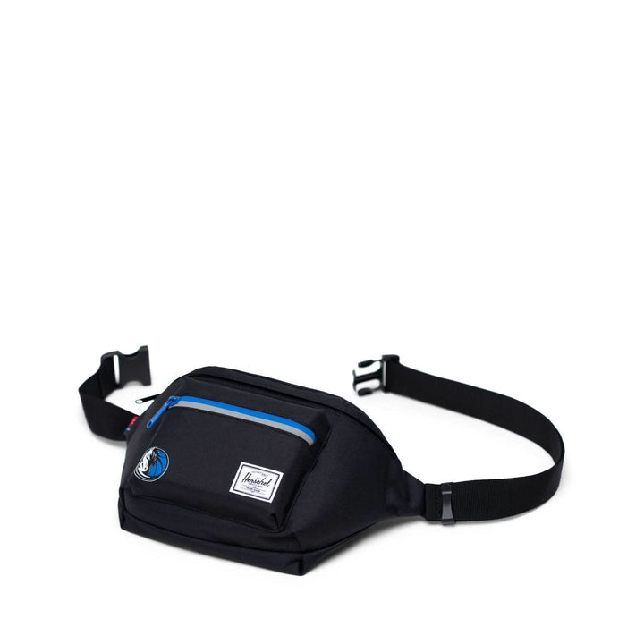 DALLAS MAVERICKS HERSCHEL SUPPLY CO. SEVENTEEN HIP PACK