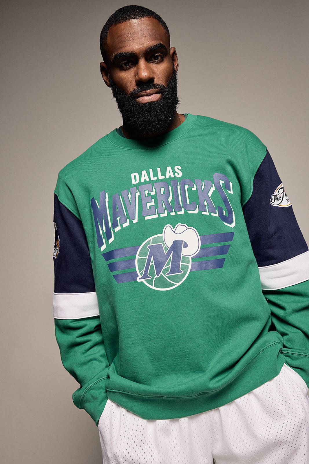 DALLAS MAVERICKS MITCHELL & NESS HARDWOOD CLASSIC CREWNECK SWEATSHIRT