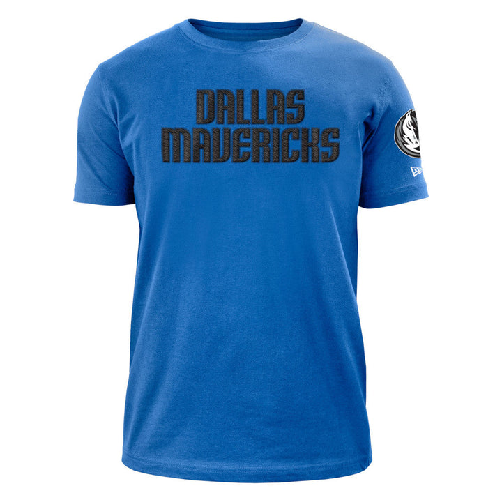 DALLAS MAVERICKS NEW ERA 2022 WORDMARK HORSEHEAD TEE
