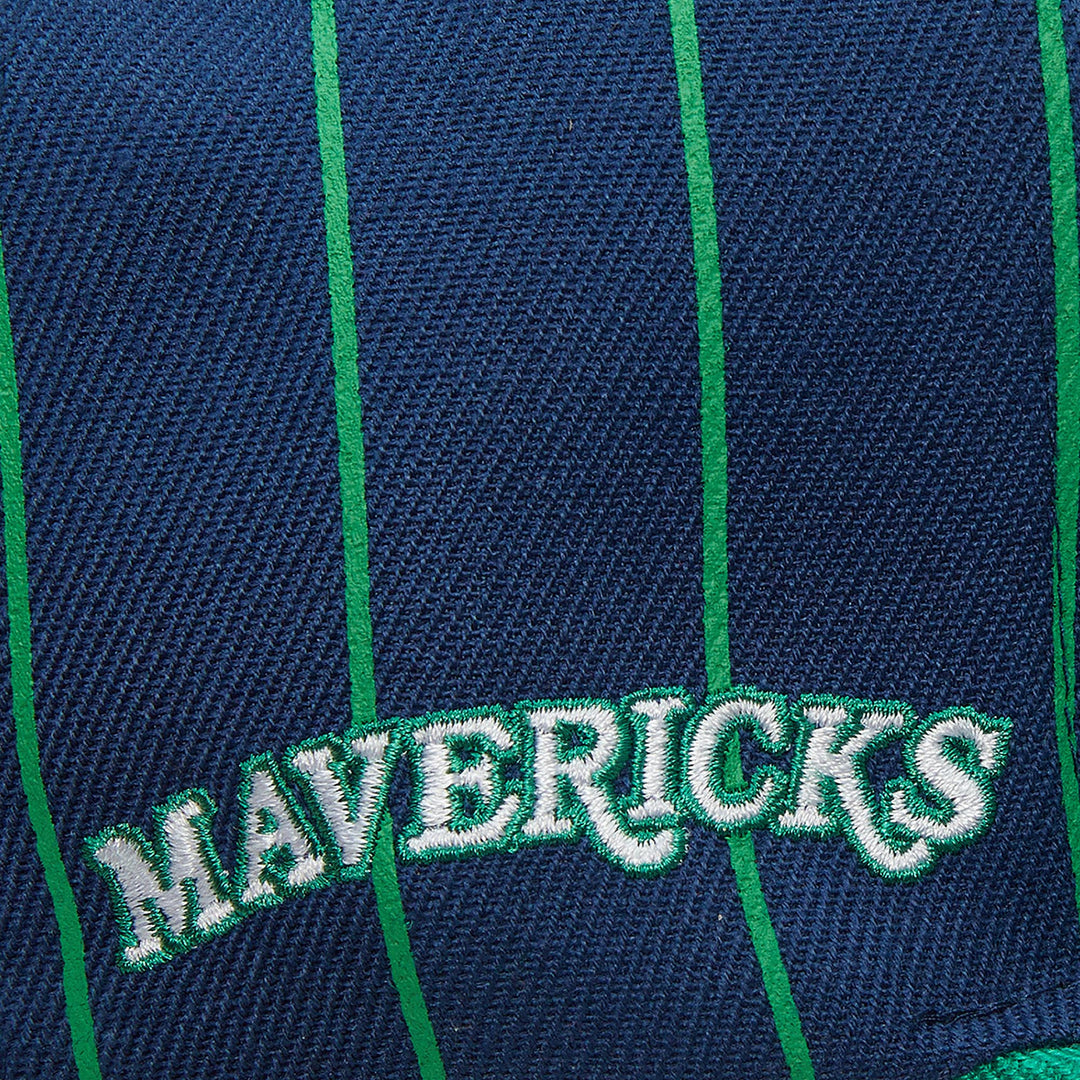 DALLAS MAVERICKS MITCHELL & NESS 2022 HARDWOOD CLASSIC PINSTRIPE SNAPBACK