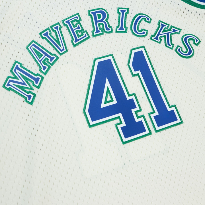 DALLAS MAVERICKS MITCHELL & NESS 2022 HARDWOOD CLASSIC DIRK NOWITZKI CREAM SWINGMAN JERSEY