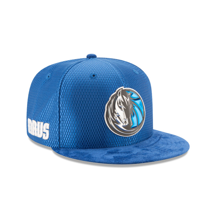DALLAS MAVERICKS NEW ERA 9FIFTY SNAPBACK ROYAL METALLIC LOGO CAP