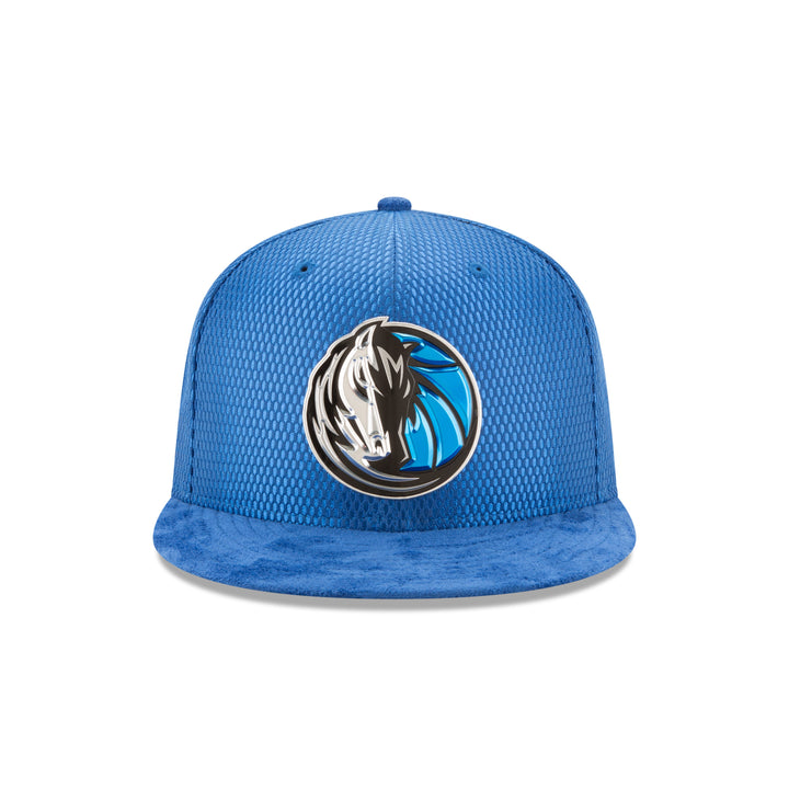 DALLAS MAVERICKS NEW ERA 9FIFTY SNAPBACK ROYAL METALLIC LOGO CAP